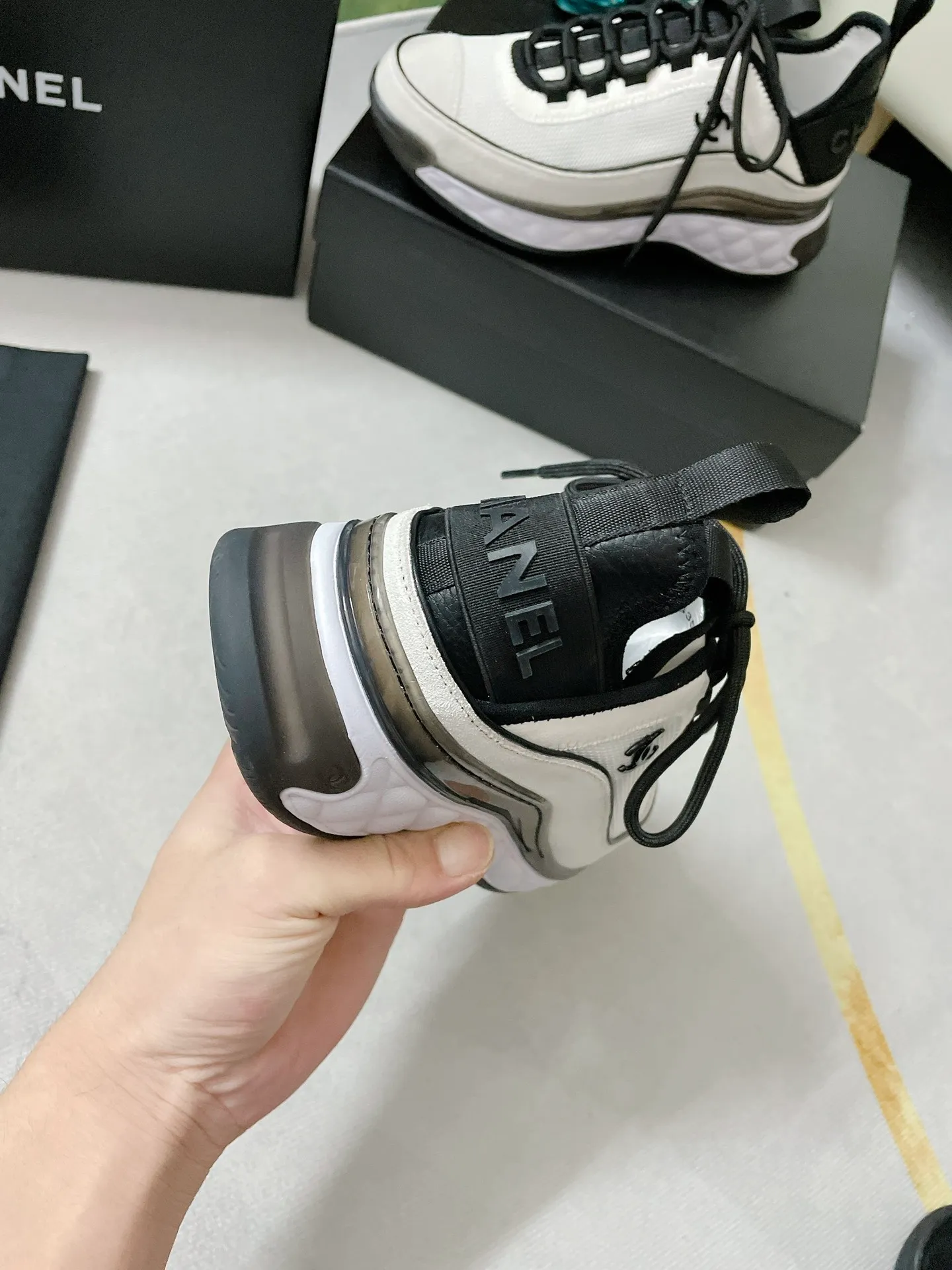 👟👟Ex-factory price 480👟👟 Women's Shoes Factory Women's Shoes Women's Clothing Sizes: 35-45 in stock, welcome sign, tasting details. Chanel Chanel Couple Style Xiaoxiang Casual Sports Shoes Dad Shoes Couple Style Counter original version 1:1, each color is accurately matched and internally marked. Black and gold logo. Fabric: Silk cowhide/Imported sheep tendon Outsole: T👟👟Ex-factory price U outsole/Transparent crystal bottom Comes with flip-top magnet box, complete package